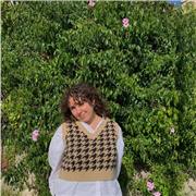 studentessa universitaria offre aiuto compiti per bambini delle elementari e ragazzi delle superiori in chimica e biologia